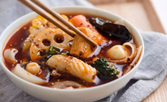 知名麻辣燙出現(xiàn)食品安全問題，如何保障吃的安全？